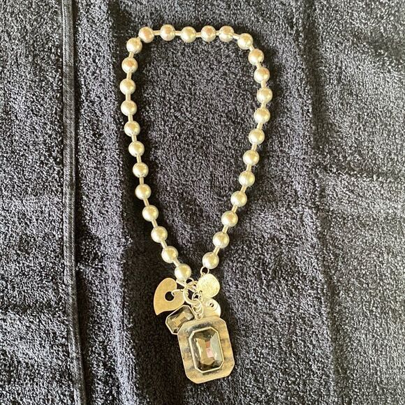 Metal charm necklace - Picture 1 of 3